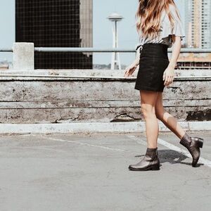 FRYE | leather Demi zip bootie in pewter | size 9